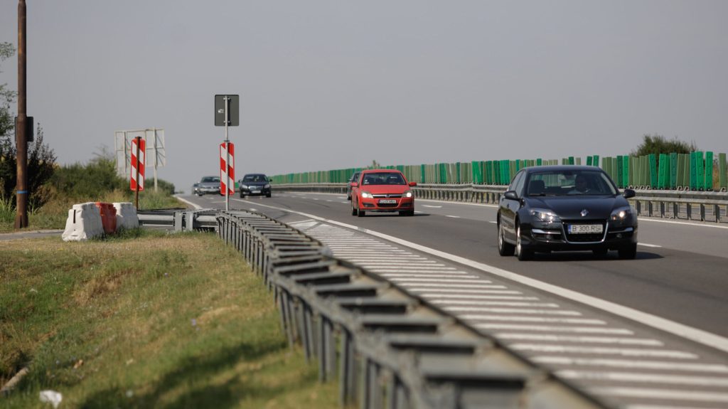 Circulația camioanelor de peste 7,5 tone, restricționată de Paște pe drumurile din România Compania Națională de Administrare a Infrastructurii Rutiere (CNAIR) va impune restricții de circulație pentru vehiculele rutiere cu masa totală maximă autorizată mai mare de 7,5 tone în perioada sărbătorilor Pascale