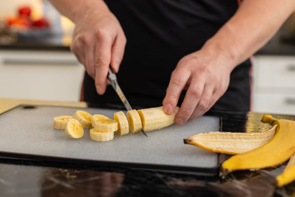 Banană la micul dejun: De ce „fructul sănătos” îți fură energia, atenție