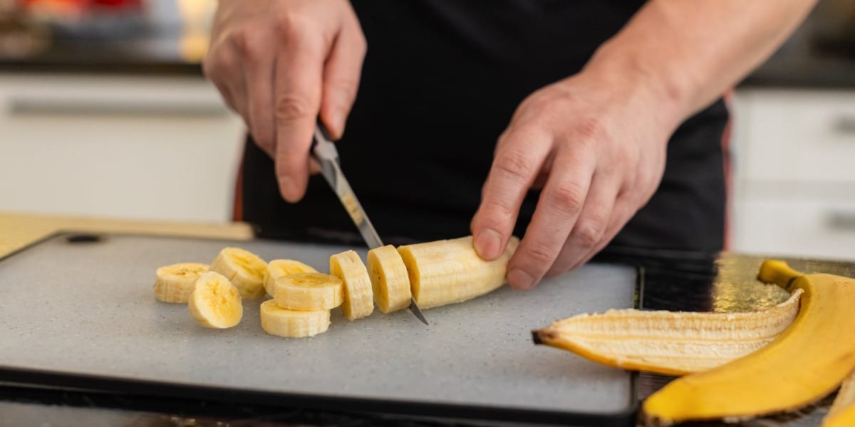 Banană la micul dejun: De ce „fructul sănătos” îți fură energia, atenție