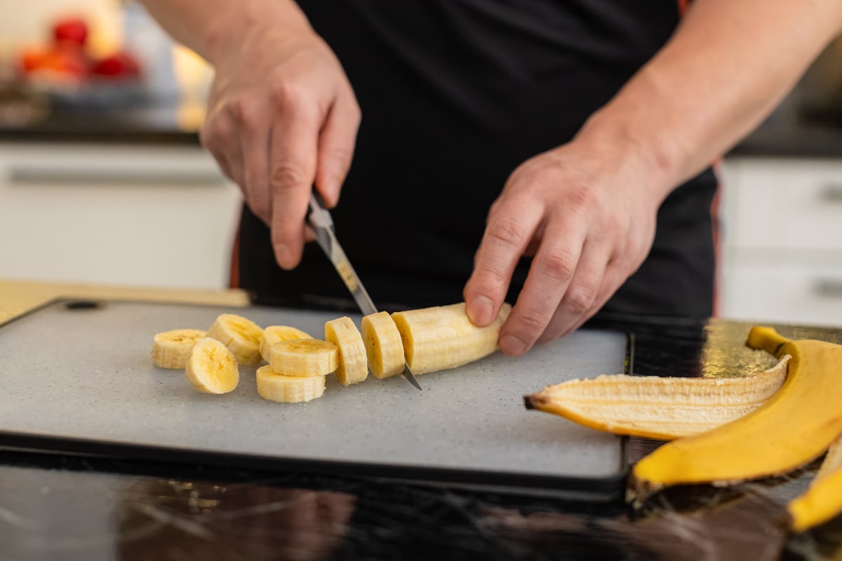Banană la micul dejun: De ce „fructul sănătos” îți fură energia, atenție