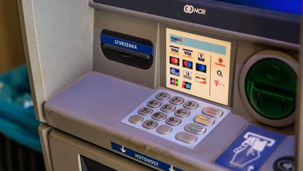 Bancomatele dispar: Europa, în criză de numerar. Ce se întâmplă cu cash-ul