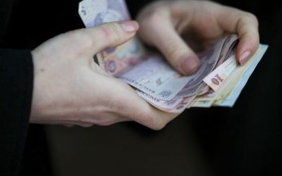 Salariile românilor au crescut în februarie, arată datele INS