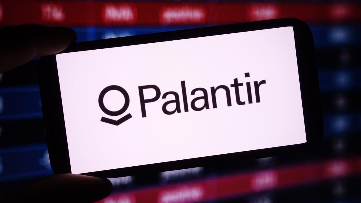 Bani EU în Palantir: Peste 100 de bancheri pompează fonduri în compania-controversă