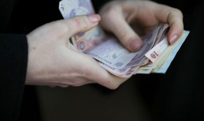 Salariile românilor au crescut în februarie, arată datele INS