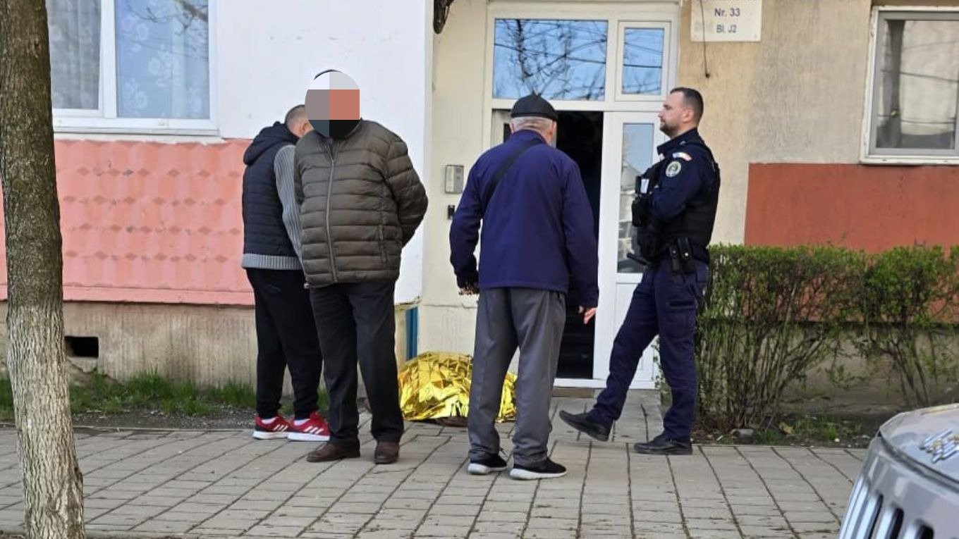 Ieșean de 74 de ani, mort după ce a căzut pe scări