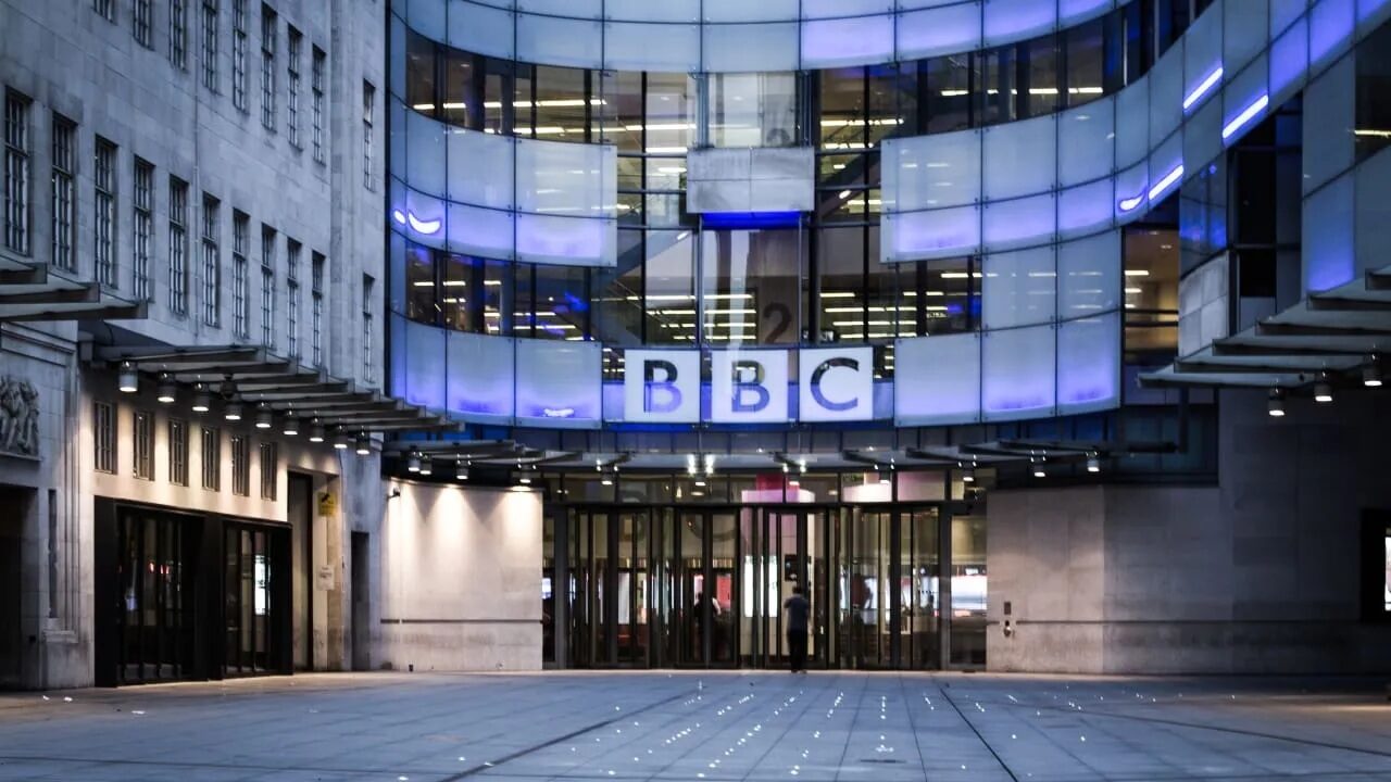 BBC dă afară 2.000 de angajați: Cea mai mare restructurare din ultimii 15 ani