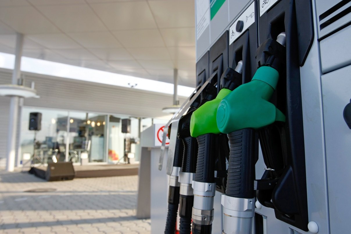 Premierul Ilie Bolojan a anunțat, sâmbătă, că Guvernul a luat măsuri pentru gestionarea crizei combustibililor, într-un context de creștere accelerate a prețurilor la carburanți