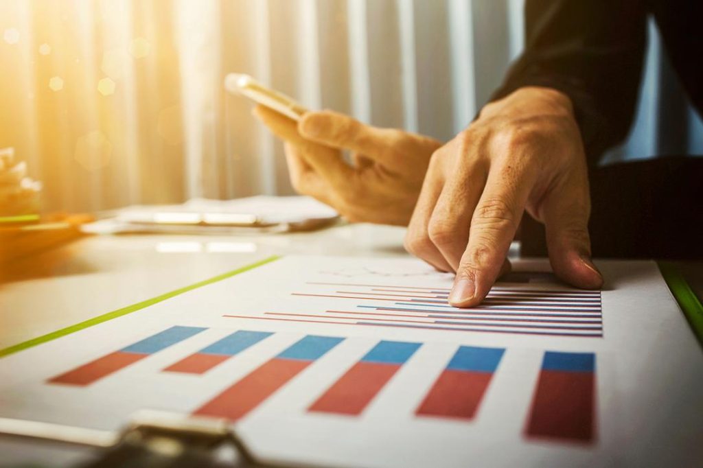 Industria din România, încă în contracție, deși a dat semne de revenire