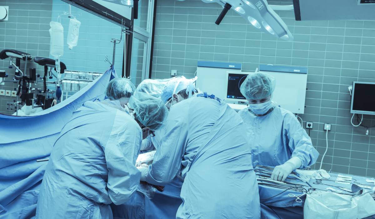 Cancerul de colon rămâne una dintre cele mai frecvente și periculoase forme de cancer, fiind adesea depistat în stadii avansate, când șansele de tratament reușit scad considerabil
