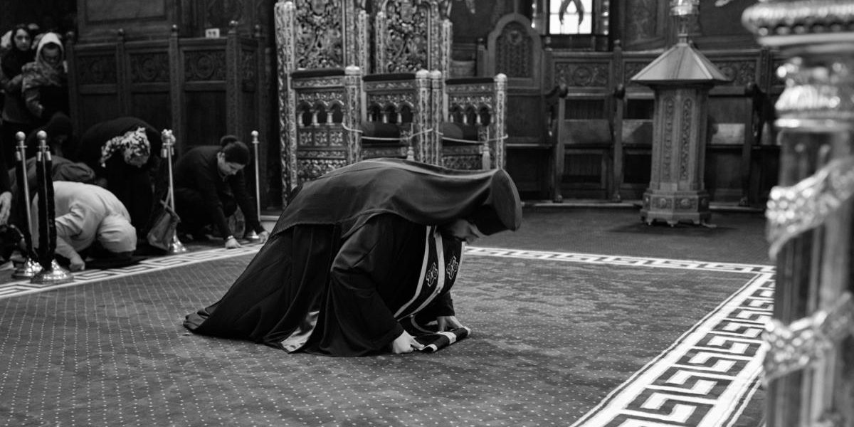 Când treci pe sub masă de Paște 2026? Semnificația acestui obicei străvechi