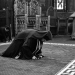 Când treci pe sub masă de Paște 2026? Semnificația acestui obicei străvechi