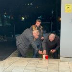 Candele pentru Lucescu la Spitalul Universitar din București, omagiu emoționant