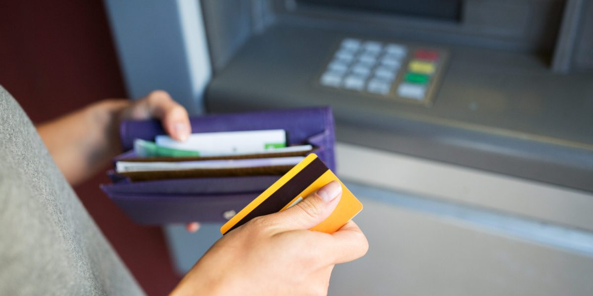 card-card-bancar-portofel-informatii-personale-e1770397437614.jpg - ReactiveNews