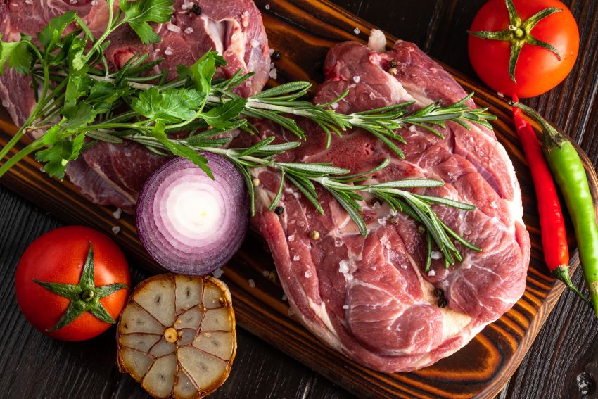 Șoc înainte de Paște: Cât costă mielul în 2026? Românii, luați prin surprindere