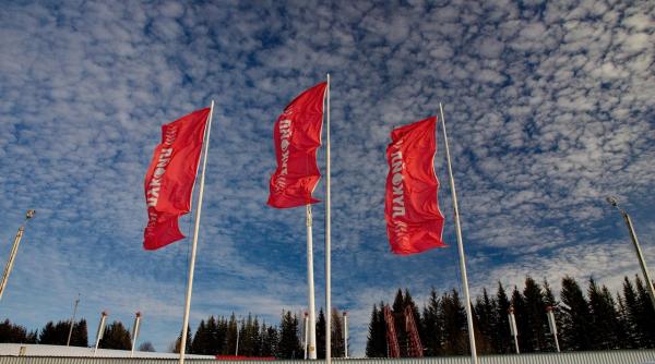 LUKOIL, pe muchie de cuțit: Soarta benzinăriilor din România și din Europa