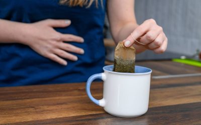 Ceaiuri pentru calmarea stomacului după festinul pascal: Scapă de balonare și arsuri