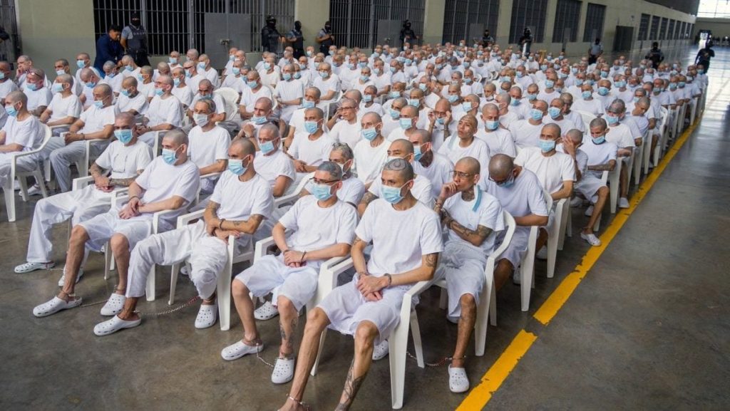 Peste 480 de suspecți, judecați ÎN ACELAȘI dosar ÎN El Salvador