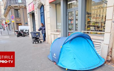 Fără adăpost, angajat la magazinul din fața căruia cerșea, continuă să doarmă într-un cort