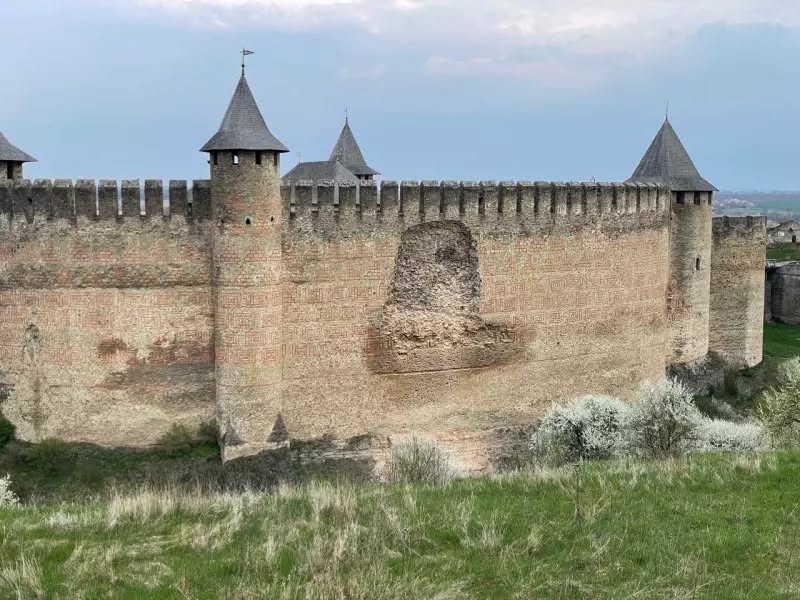 Zid din Cetatea Hotin, simbol Ștefan cel Mare, s-a prăbușit: „Toată lumea e-n viață”