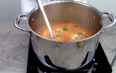 Atenție, gurmanzi! Condimentul SECRET care distruge ciorba de curcan