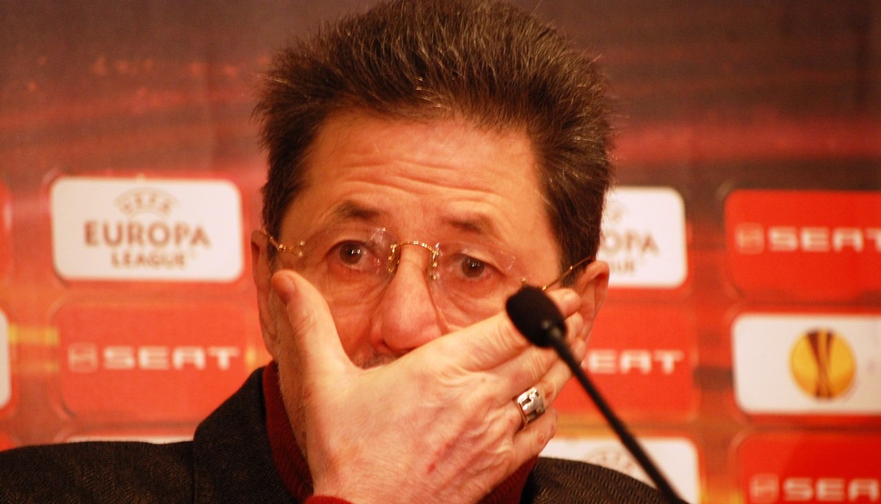 Cornel Dinu, fost jucător și antrenor emblematic al clubului Dinamo, se află în izolare totală de mai bine de doi ani, din cauza unei afecțiuni psihologice rare