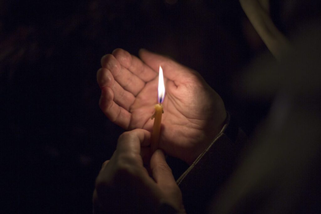 Cât timp spunem „Hristos a Înviat”? Semnificația urărilor pascale