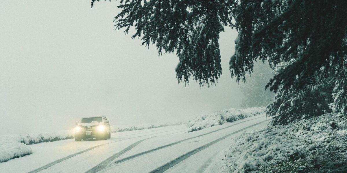 Ninsoarea blochează drumul DN18 prin Pasul Prislop: legătura cu Suceava, întreruptă