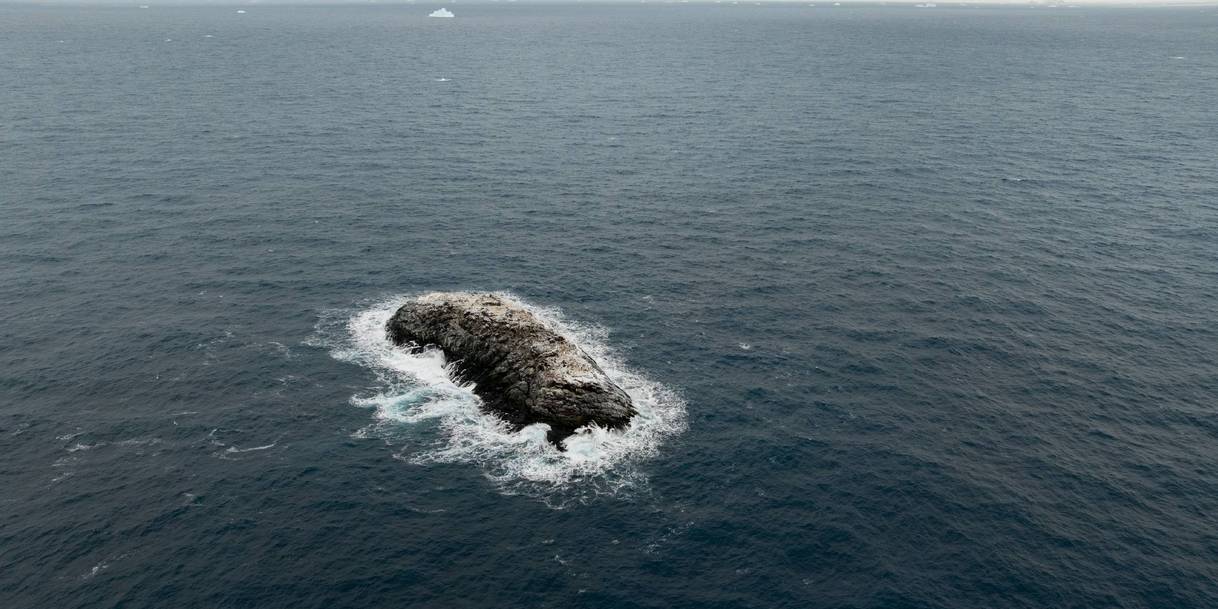 O insulă misterioasă, descoperită accidental de o navă germană