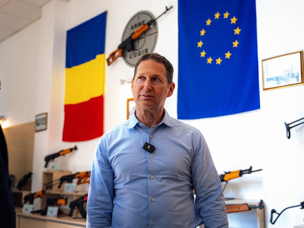 Șeful Sig Sauer, în România: Negocieri cu fabricanții autohtoni de arme