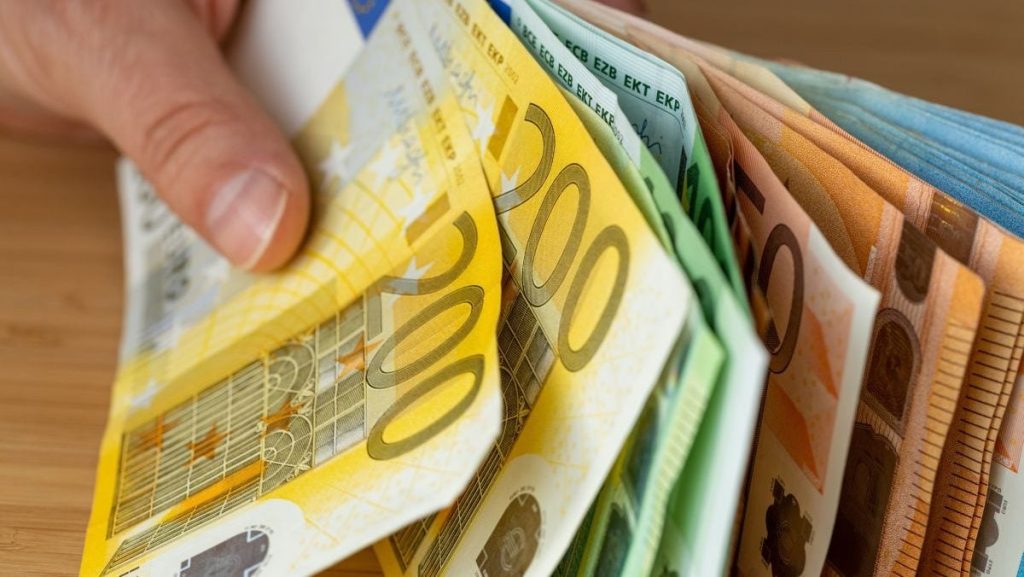 Italiancă păcălită de turdeancă travestită: „Am crezut că-i bărbat!”