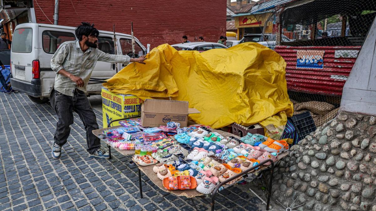 De ce localnicii din Kashmir donează AUR pentru oamenii simpli din Iran