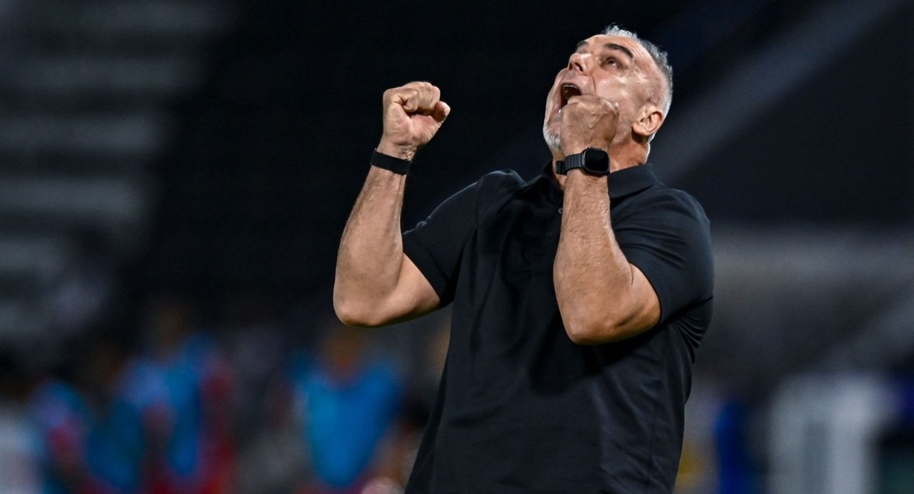 Iranul stă pe un butoi de pulbere înaintea Cupei Mondiale de Fotbal din această vară, iar Cosmin Olăroiu ar putea fi marele beneficiar al unui eventual boicot