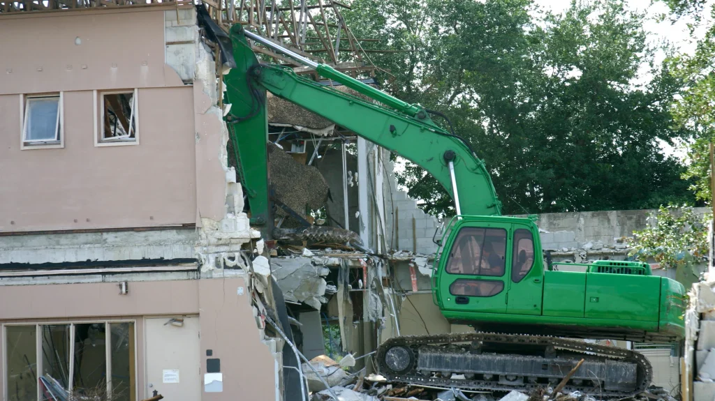 Demolări în România: Taxe și costuri ascunse, un dezastru ignorat