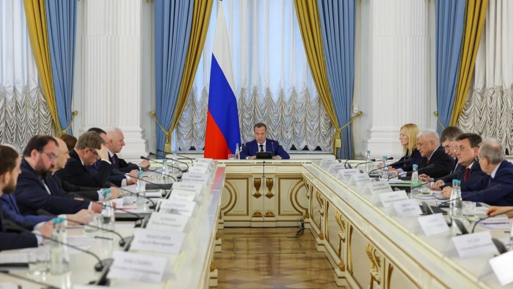 Ambasadorul Rusiei, convocat la Praga după amenințările Moscovei