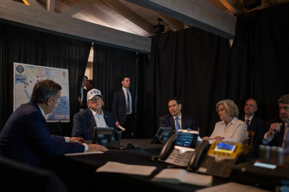 Trump, alertă maximă: Ședință la Casa Albă despre Strâmtoarea Ormuz