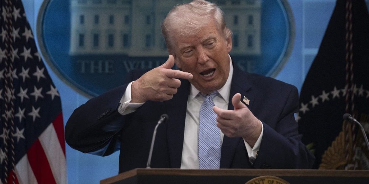 Trump, replică pentru iranieni: „Nu aveți cărți bune în mână!”, ca Zelenski