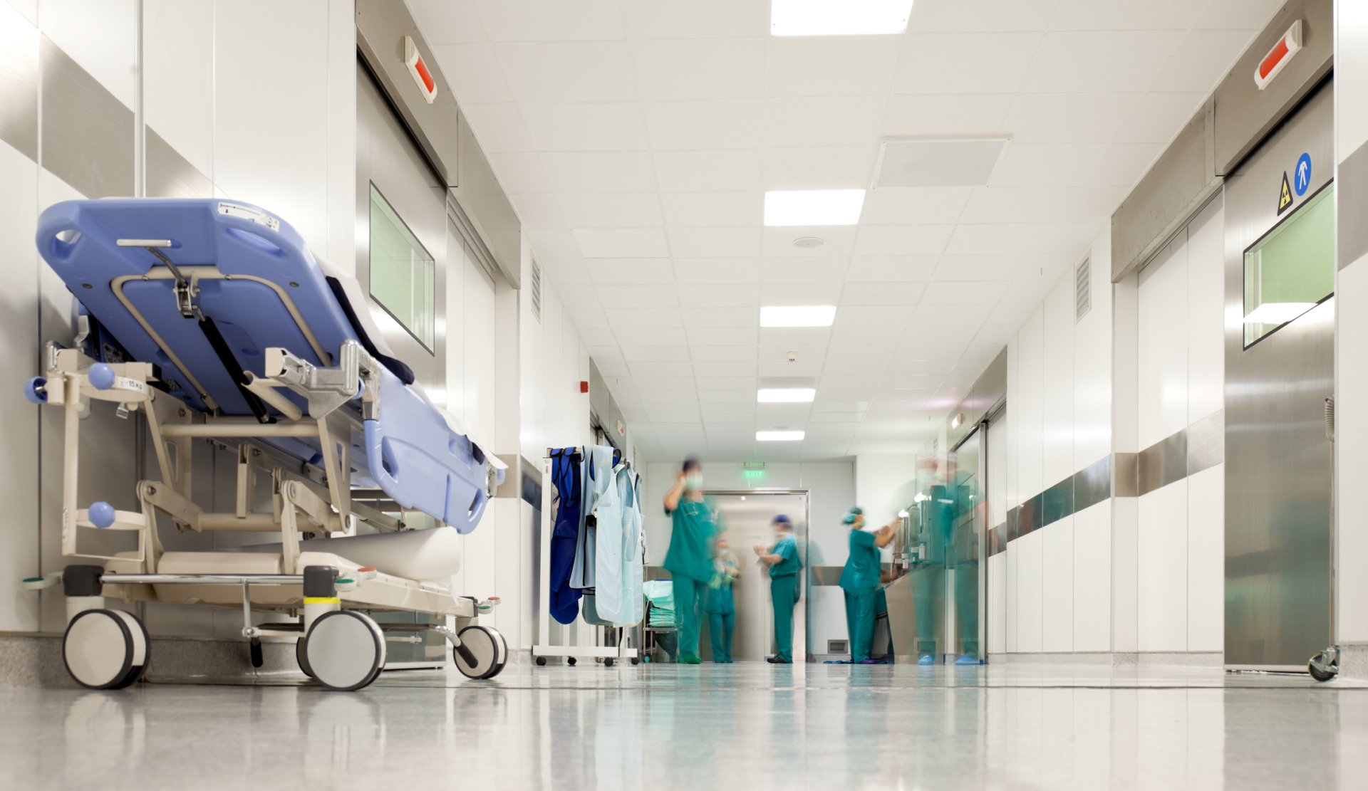 Medicii angajați la spitalele publice nu vor mai putea pleca în timpul programului de lucru, conform unui nou regulament emis de Ministerul Sănătății