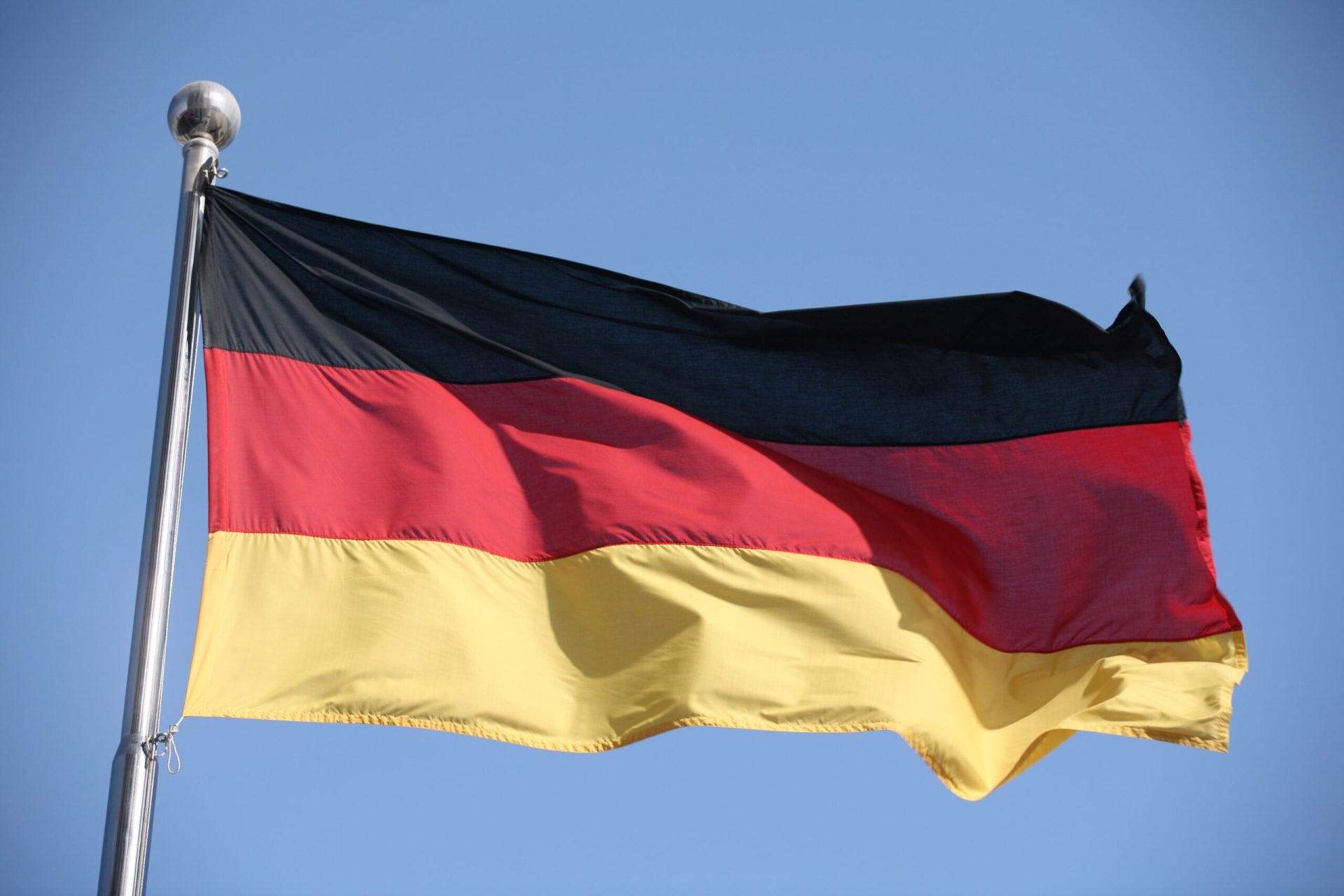 Tinerii germani vor putea călători în străinătate fără restricții, în ciuda noii legi a serviciului militar, a anunțat recent Ministerul Apărării de la BERLIN