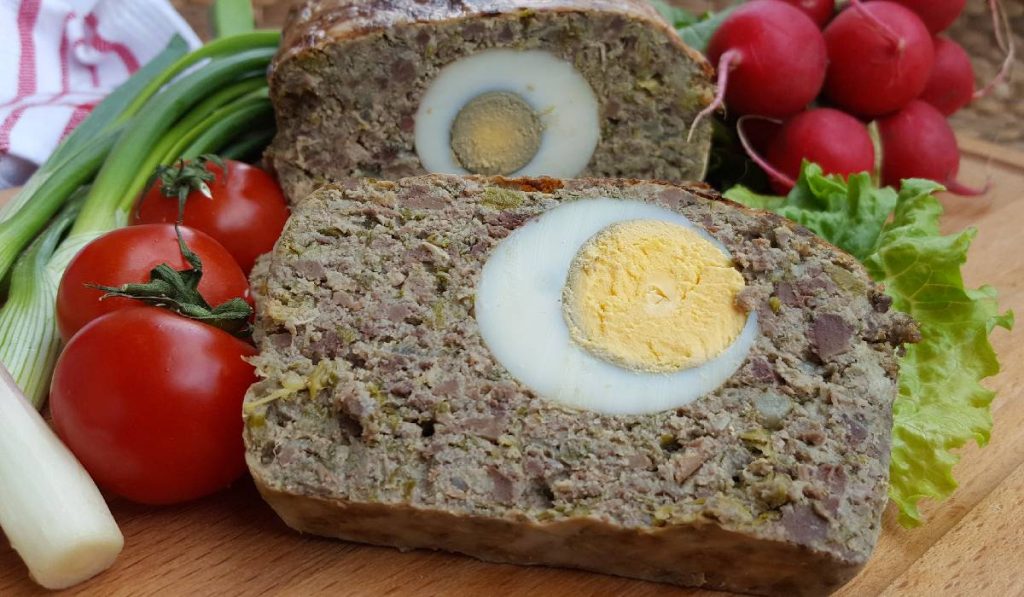 Câte calorii ascunde o felie de drob de miel? Nutriționiștii răspund