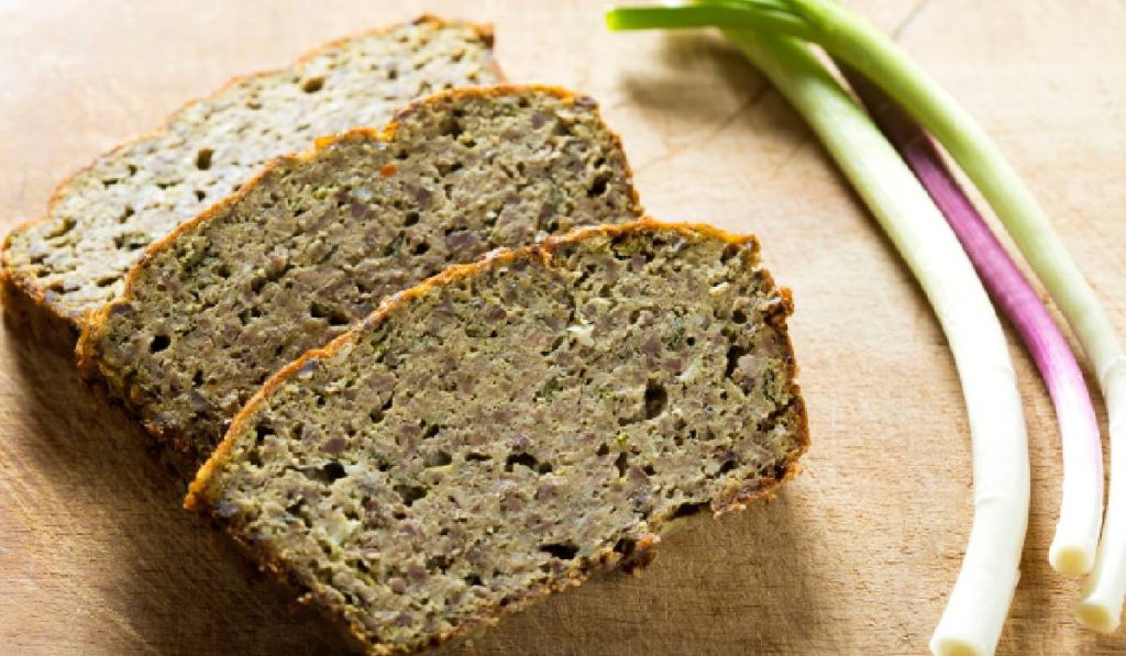 Câte CALORII are o felie de drob de pui? Află secretul nutrițional
