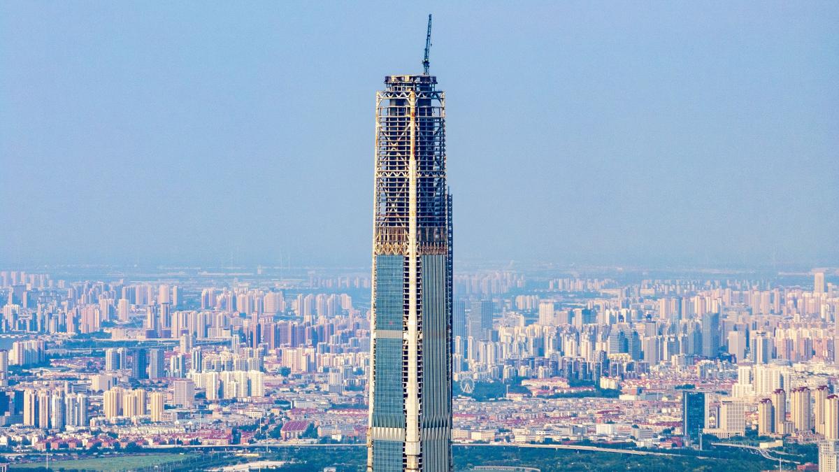 Monumental! Un zgârie-nori de 596 de metri, finalizat după 18 ani de așteptare
