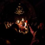 Români, pregătiți de Paște: Trei din patru participă la slujba de Înviere