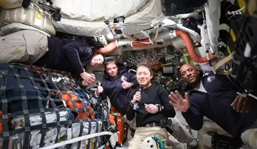 Orion, cu 40.000 km/h spre Pământ: Când amerizează capsula Artemis 2