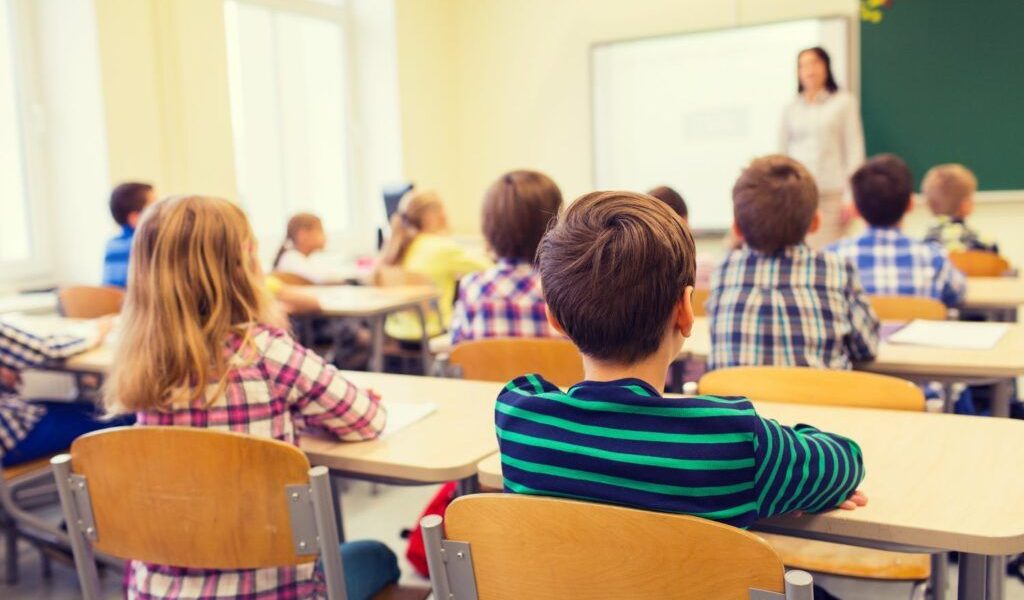 Profesorii, loviți de schimbări: noua lege a învățământului răstoarnă repartizarea