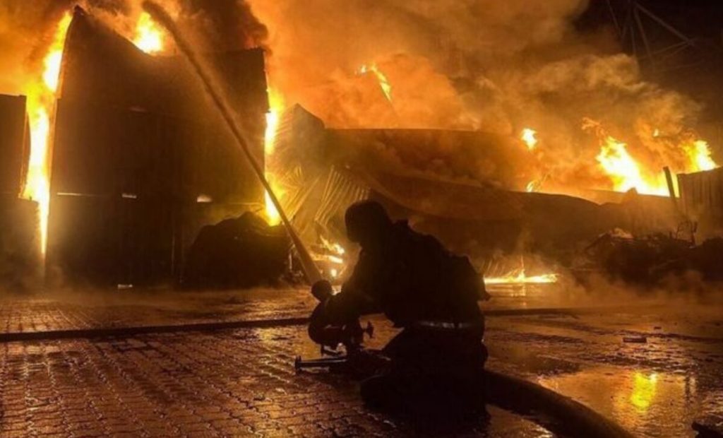 Tineri din Galați, arestați preventiv pentru incendierea unei case