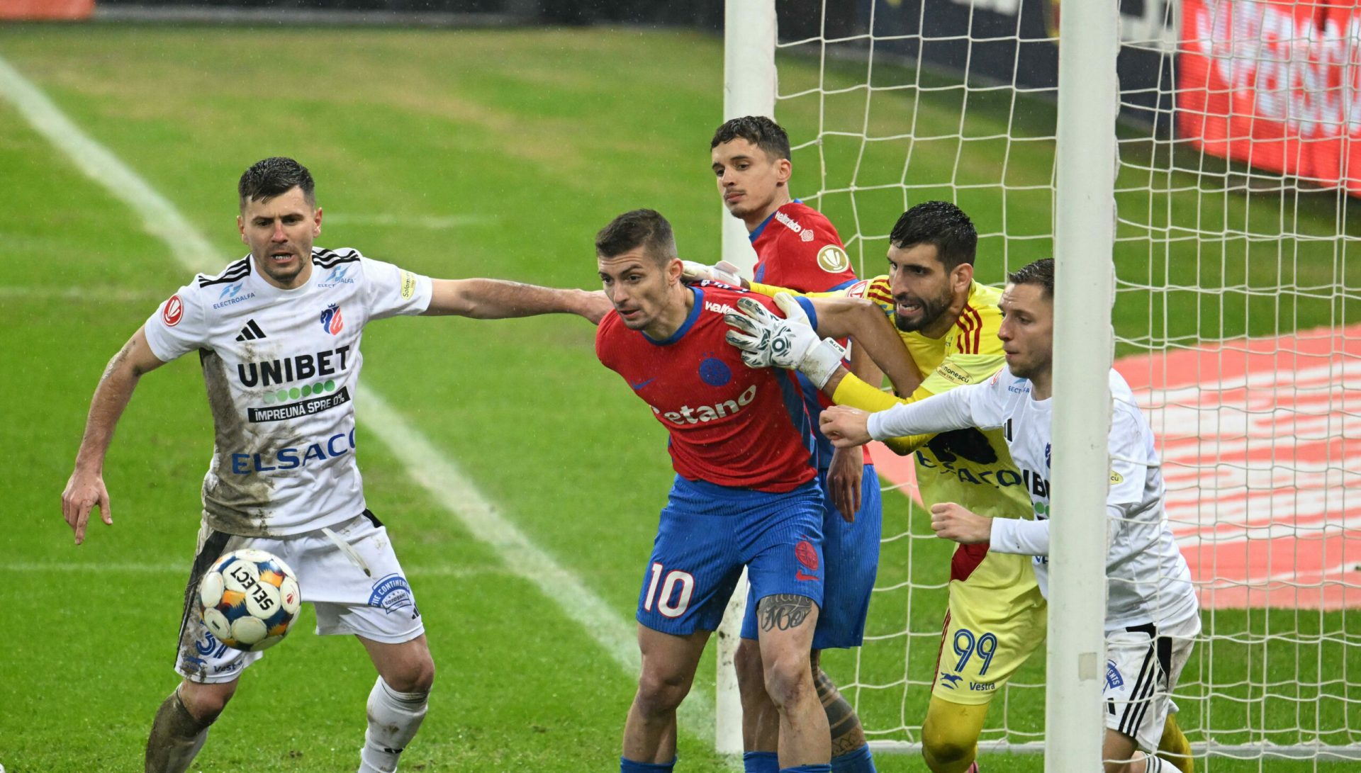 FC Botoșani și FCSB se întâlnesc vineri, 3 aprilie 2026, de la ora 20:30, într-un meci din etapa a treia a play-out-ului sezonului 2025-2026 al Superligii, partida fiind transmisă în timp real pe platforma www.prosport.ro, precum și pe canalele Digi Sport 1 și Prima Sport 1