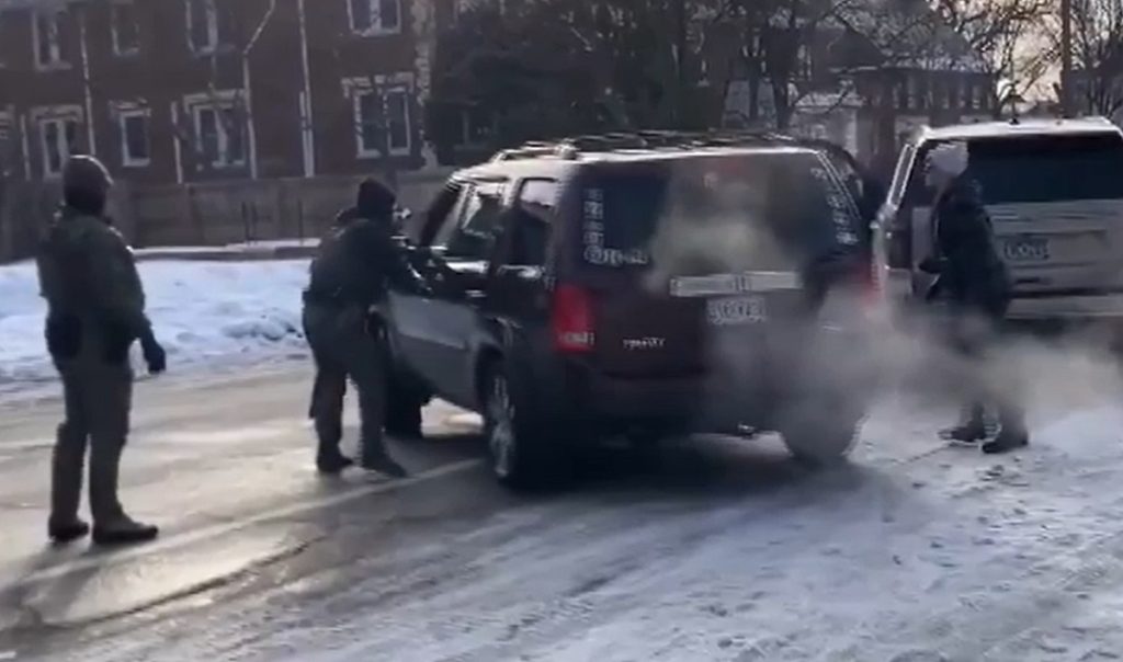 Șeful ICE demisionează: Trump, lovitură în politica de migrație