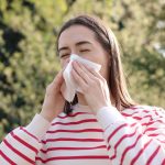 O femeie a strănutat viermi: Un caz medical șocant