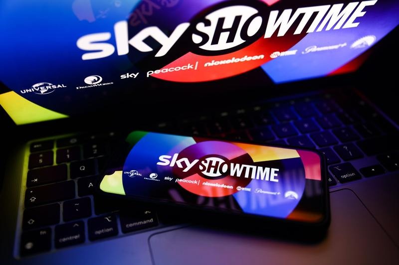 Fără net în vacanță? Cum descarci filme pe SkyShowtime pentru offline