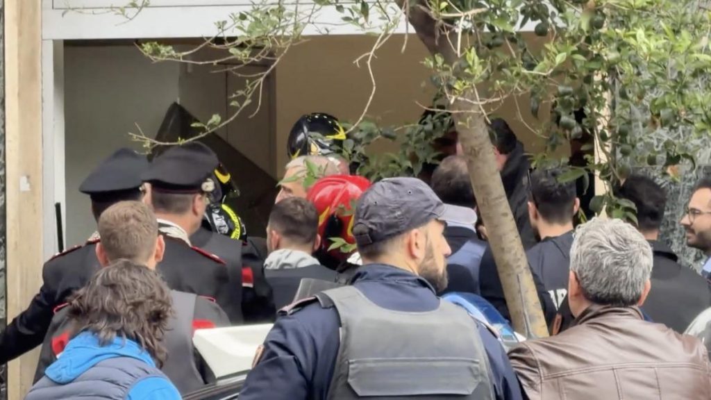 Jaf ca-n filme la Napoli: Hoții au furat casetele, evadare prin podea